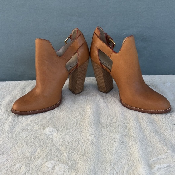 EUC Elizabeth and James Tan Ankle Booties with Buckle Strap Size 6 - Picture 2 of 9